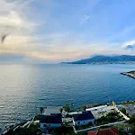 Redi's Seaview Appartement *