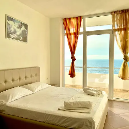 Redi's Seaview Lejlighed