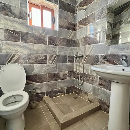 Redi's Seaview Apartment