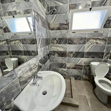 Redi's Seaview Apartment Sarande