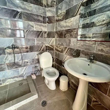 Redi's Seaview * ساراندا