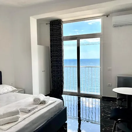 Redi's Seaview