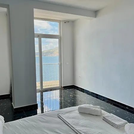 شقة Redi's Seaview ساراندا