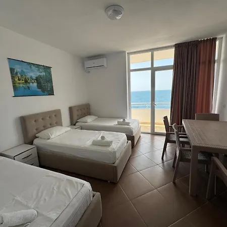 Redi's Seaview Apartamento