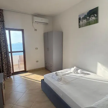 Redi's Seaview Apartamento