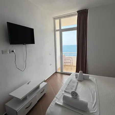 Redi's Seaview * Sarandë